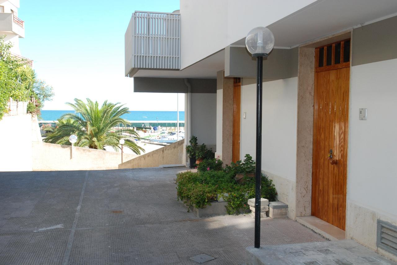 B&B La Baia Sea Rooms บิสเชลเย ภายนอก รูปภาพ