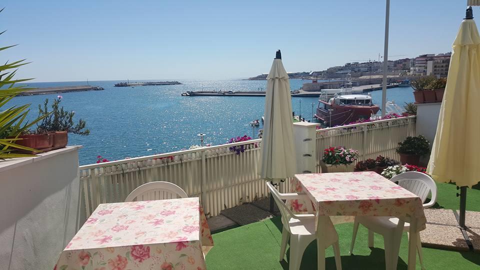 B&B La Baia Sea Rooms บิสเชลเย ภายนอก รูปภาพ