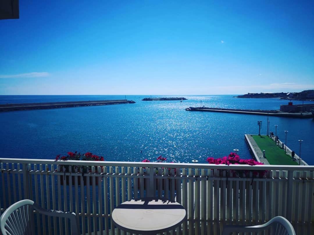 B&B La Baia Sea Rooms บิสเชลเย ภายนอก รูปภาพ